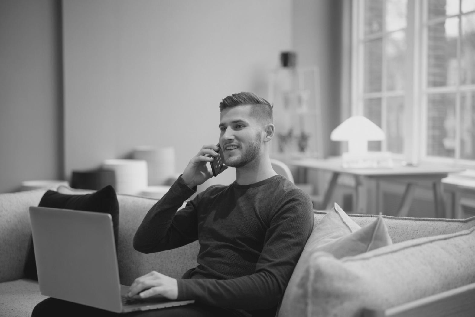 Ambiente di apprendimento creativo con materiali didattici